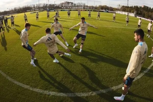 Segundo entrenamiento de Argentina y Scaloni define el equipo para visitar a Chile