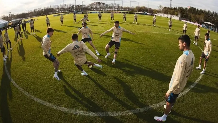 Segundo entrenamiento de Argentina y Scaloni define el equipo para visitar a Chile