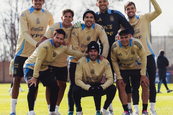 El equipo que pondría Scaloni para enfrentar a Colombia
