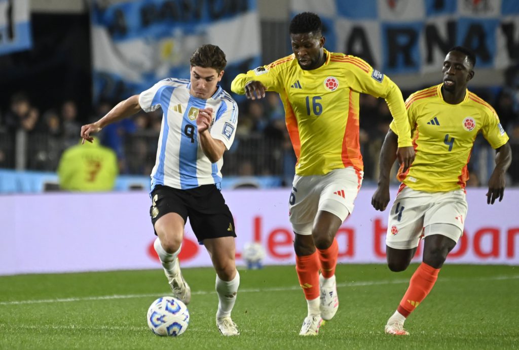 Con uno menos, Argentina rescató un empate ante Colombia