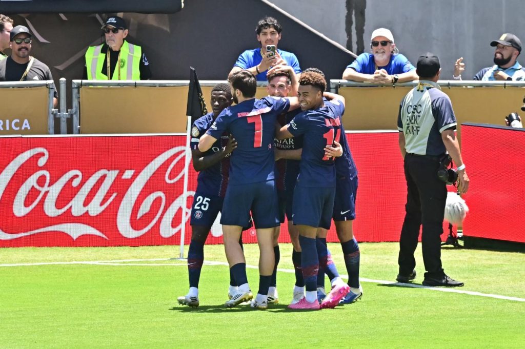 En el arranque del Grupo B, PSG goleó al Atlético de Madrid