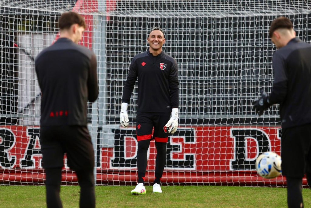 Keylor Navas rompió el silencio sobre su ausencia en el debut de Newell`s