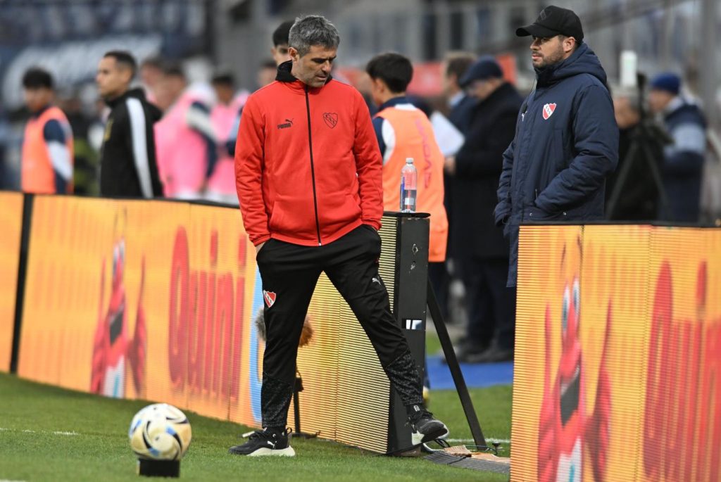 Vaccari tras la derrota de Independiente: “Me preocupa que nos ganen tan fácil los duelos”