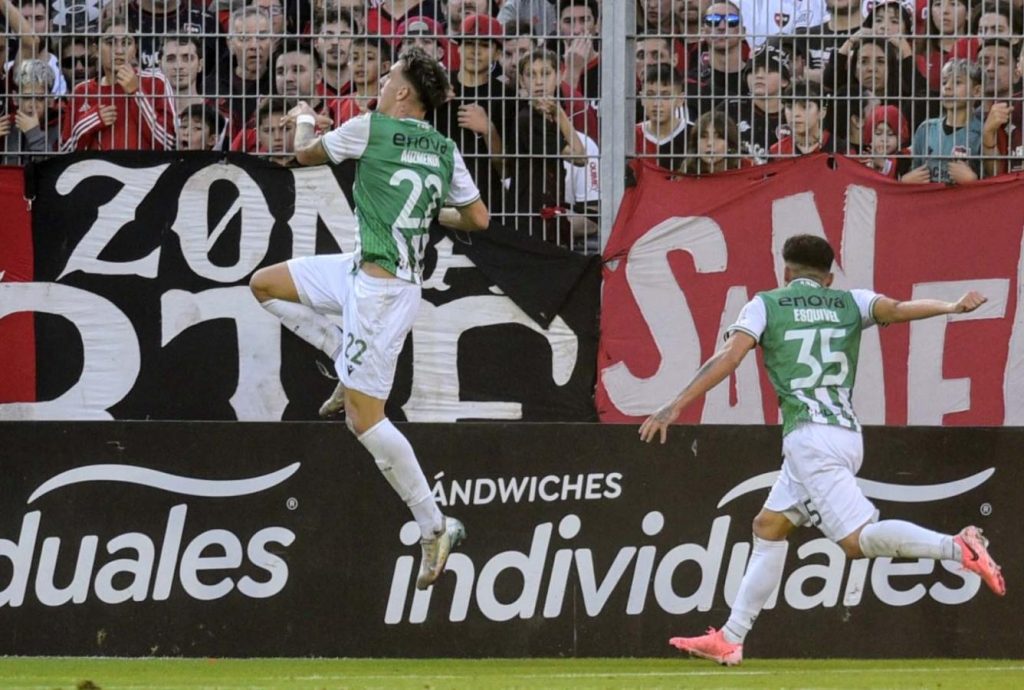 Banfield logró tres puntos de oro frente a Newell`s en Rosario