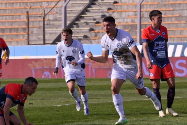 Independiente Rivadavia ganó y avanza en la Copa Argentina