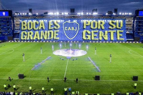 Una bombonera colmada le dio la bienvenida a Paredes
