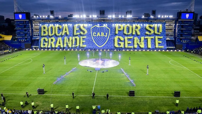 Una bombonera colmada le dio la bienvenida a Paredes