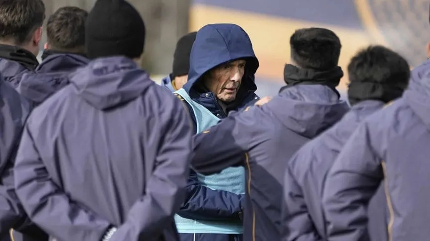 Pensando en Racing, Russo probó un equipo sin Cavani