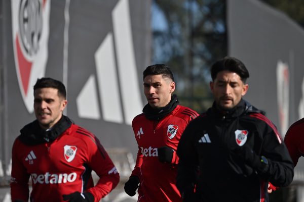 A la espera de Salas y más refuerzos, River volvió a los entrenamientos