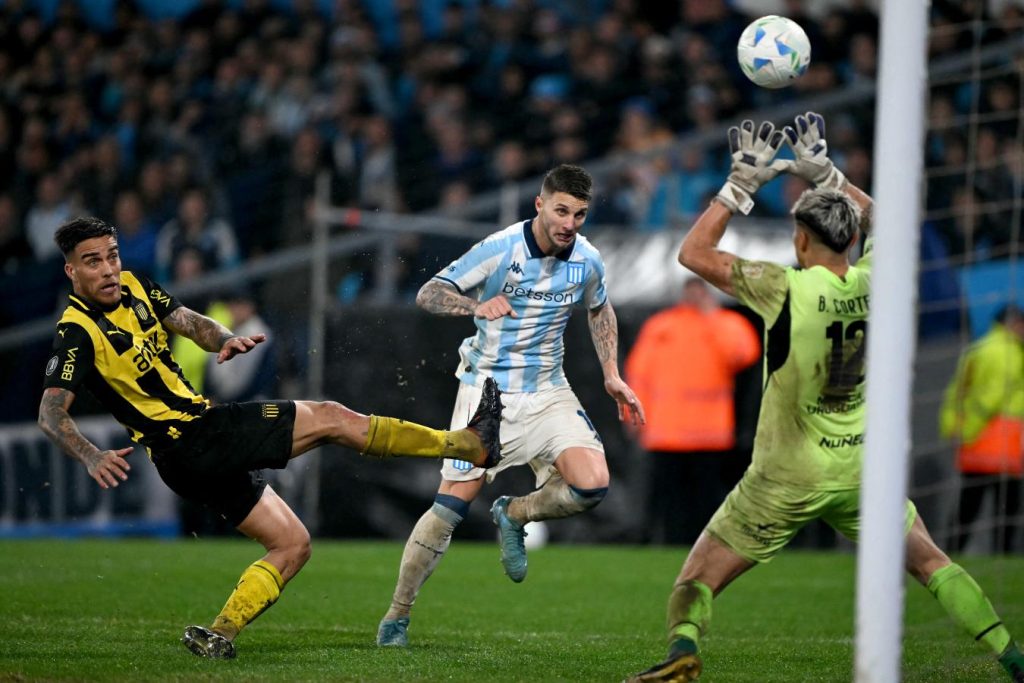 En un partido para el infarto, Racing le gano a Peñarol y sigue en la Libertadores
