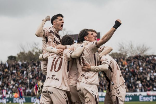 Platense amargó a San Lorenzo y festejó por primera vez en el Clausura