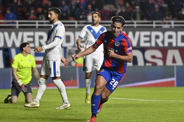 San Lorenzo venció a Vélez y quedó como único líder de la Zona B