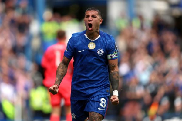 Con un gol de Enzo Fernández, Chelsea derrotó a Fulham y trepó a la cima de la Premier League