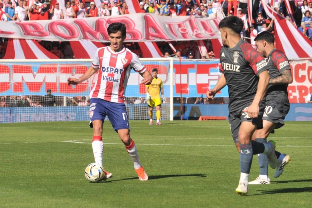 En un partido polémico, Unión y Huracán quedaron a mano