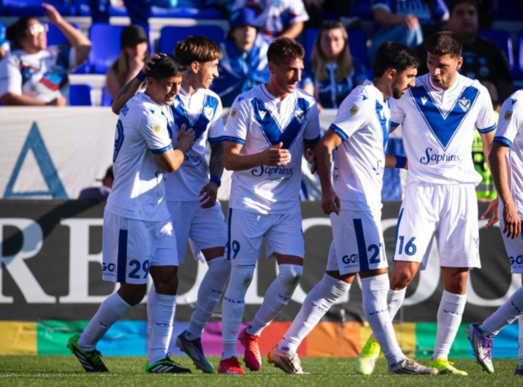 Vélez derrotó a Godoy Cruz y sigue en levantada