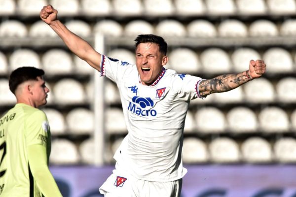 Tigre aprovechó un error de San Lorenzo y sigue en la Copa Argentina