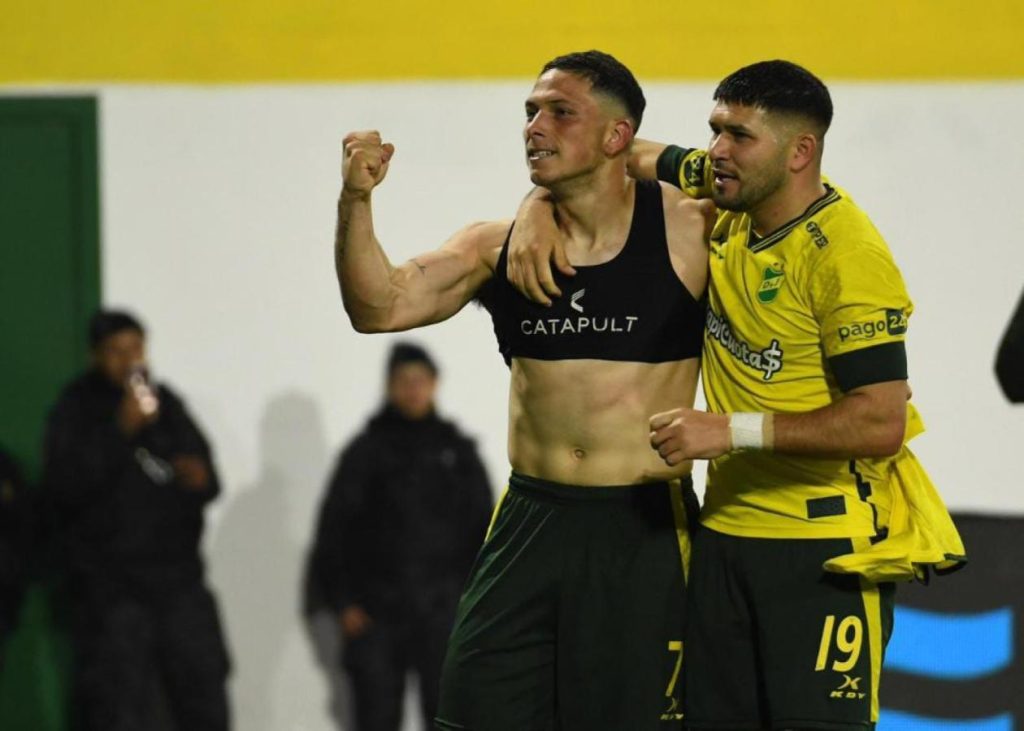 Sobre el final, Defensa y Justicia cantó victoria ante Riestra