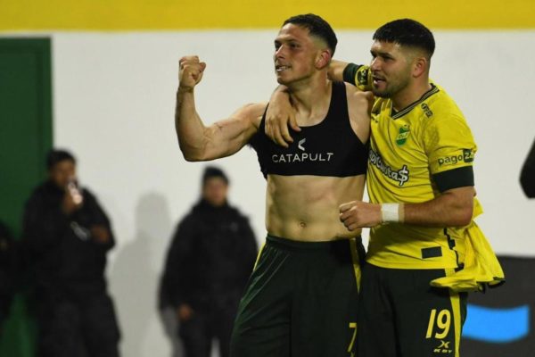 Sobre el final, Defensa y Justicia cantó victoria ante Riestra