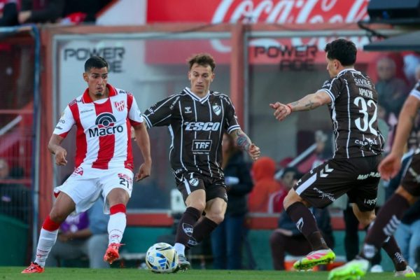 Sobre el final, Platense rescató un punto y amargo a Instituto