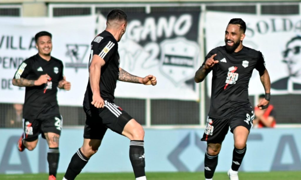 Riestra goleó a Sarmiento y se afianza en zona de Sudamericana
