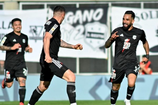 Riestra goleó a Sarmiento y se afianza en zona de Sudamericana