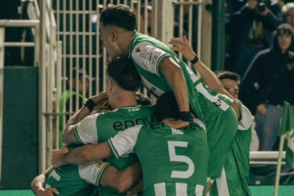 Banfield derrotó a Tigre y le escapa al descenso