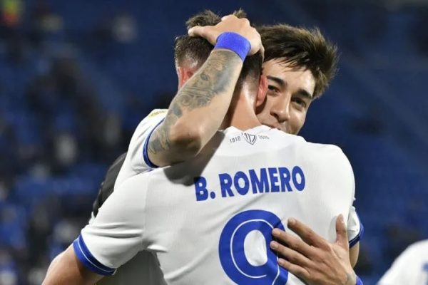 Vélez goleó a Lanús y quedó en lo más alto de la Zona B
