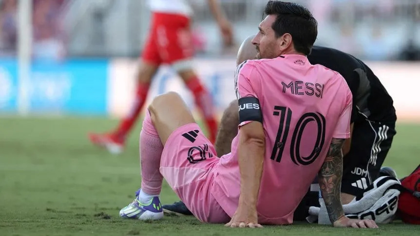 Preocupación: Messi salió lesionado en el duelo ante Necaxa