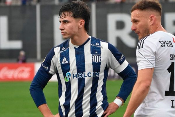Deportivo Riestra ganó y le dio otro golpe a Talleres
