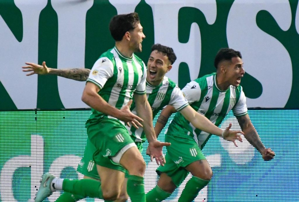 En un partido a puro gol, Banfield se lo dio vuelta a Estudiantes
