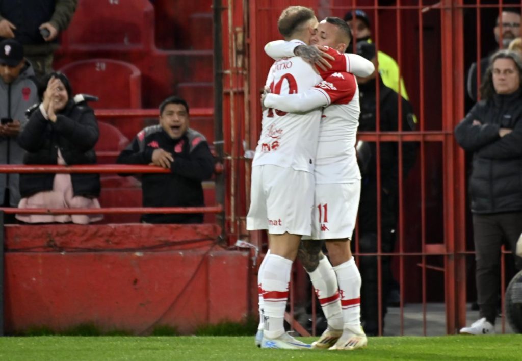 Huracán aprovechó la ventaja numérica y venció a Argentinos