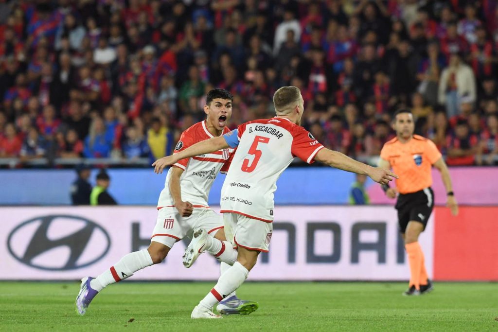 Estudiantes logró un triunfo de oro ante Cerro Porteño