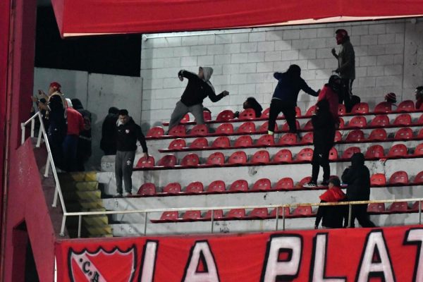 La primera sanción que sufrió Independiente por los incidentes ante Universidad de Chile