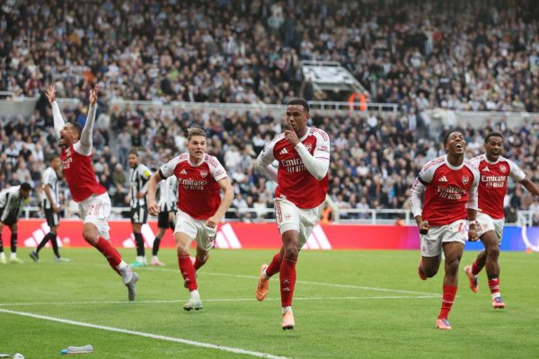 Arsenal derrotó a Newcastle y quedó a tiro de Liverpool