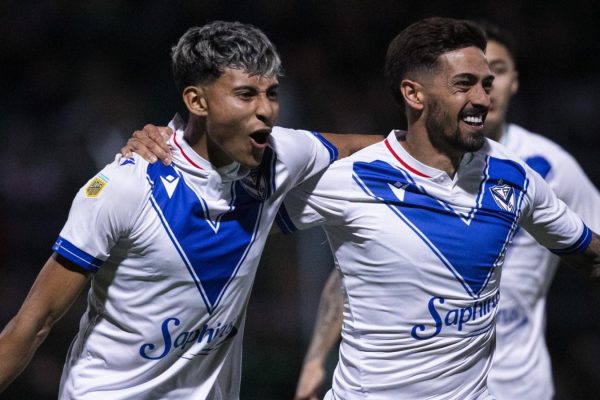 Los suplentes de Vélez pisaron fuerte en San Juan