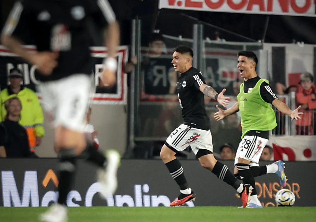 Ristra dio el gran golpe ante un River que sigue sin levantar cabeza