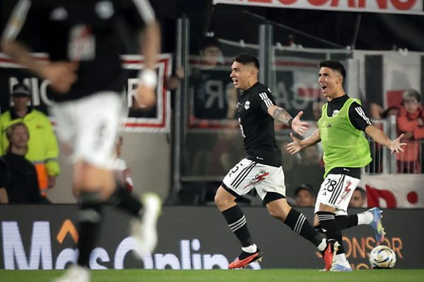 Ristra dio el gran golpe ante un River que sigue sin levantar cabeza