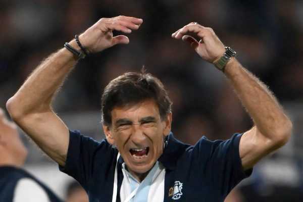 Costas: “Estoy contento y orgulloso por este equipo, pero tenemos que pensar que todavía no ganamos nada”