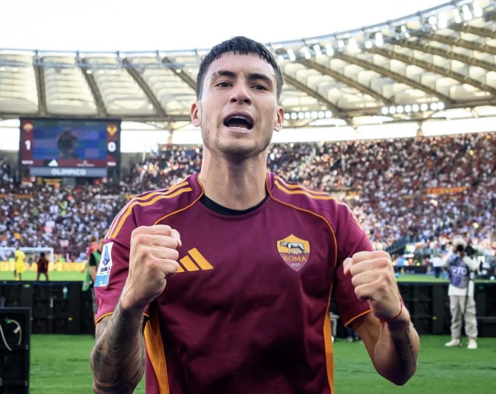 Con un gol de Soulé, Roma ganó y se subió a la cima de la Serie A