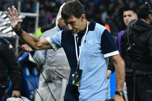 La AFA le bajó la sanción a Costas y podrá estar en el banco ante San Lorenzo