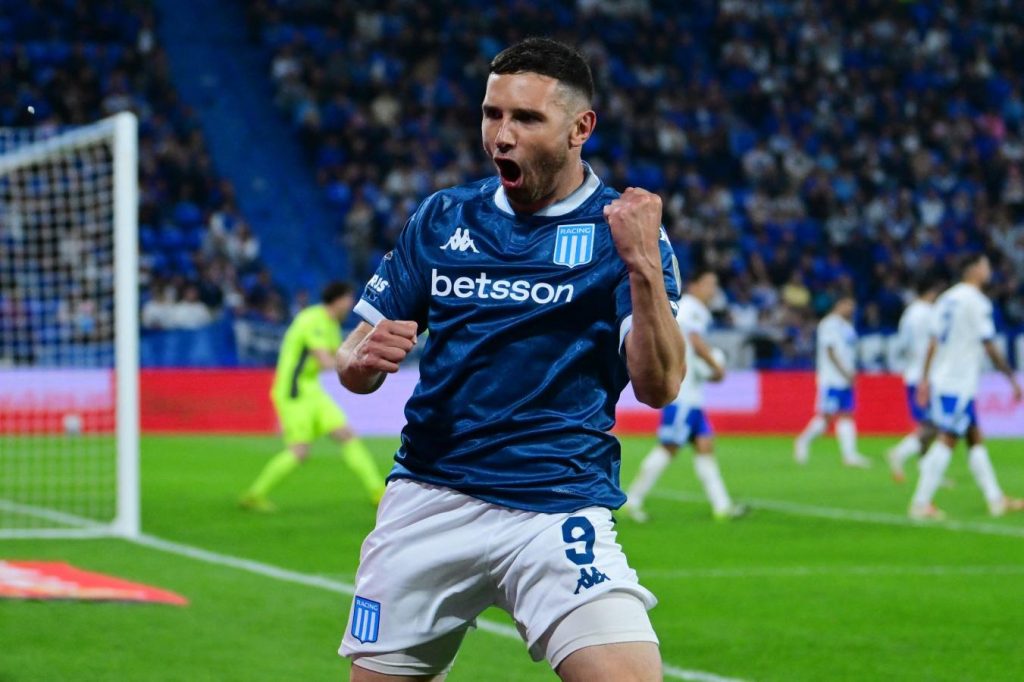 Con gol de Maravilla Martínez, Racing dio el primer golpe ante Vélez