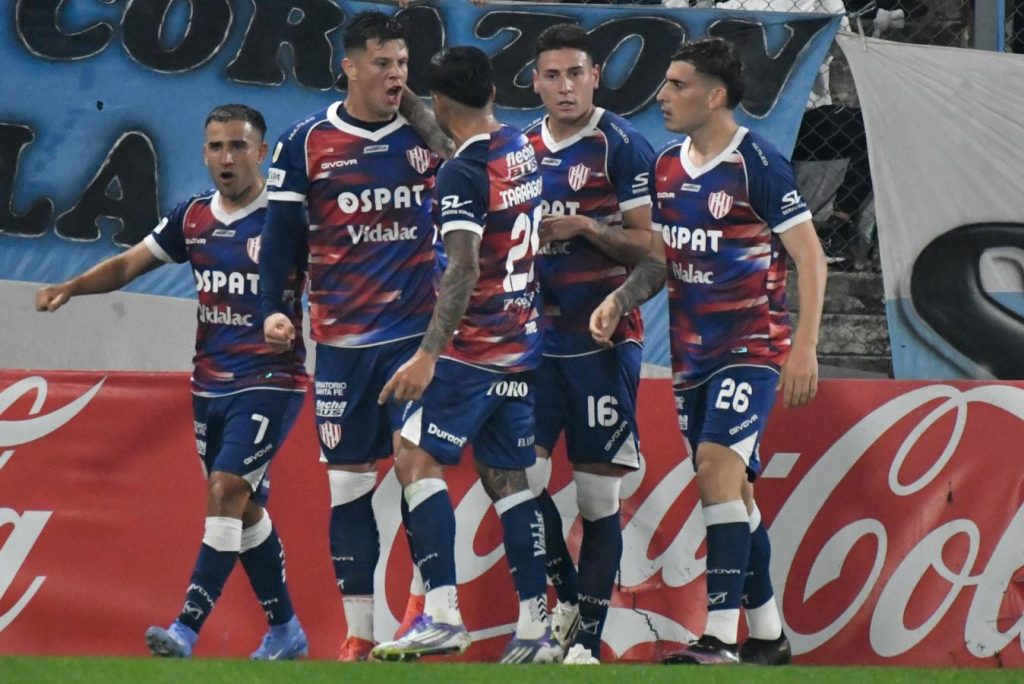 Unión dio el golpe en Avellaneda ante un Racing que no levanta cabeza