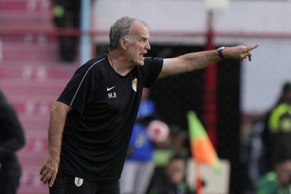 Tras meterse en el Mundial, Uruguay visita a Chile