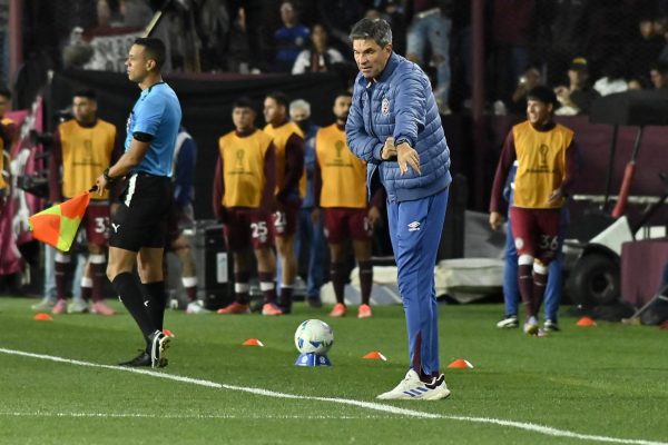 Pellegrino luego de la victoria de Lanús: “Tengo una satisfacción enorme”