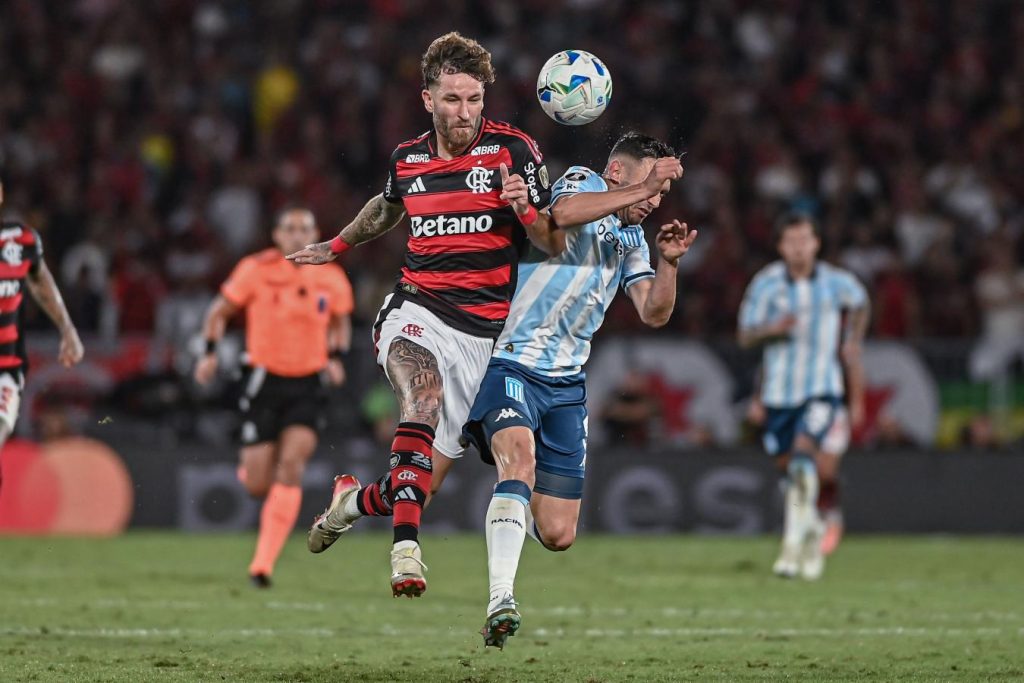 Con la obligación de ganar para meterse en la final, Racing recibe a Flamengo