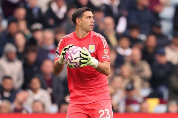 Con el regreso de Dibu Martínez, Aston Villa venció a Burnley