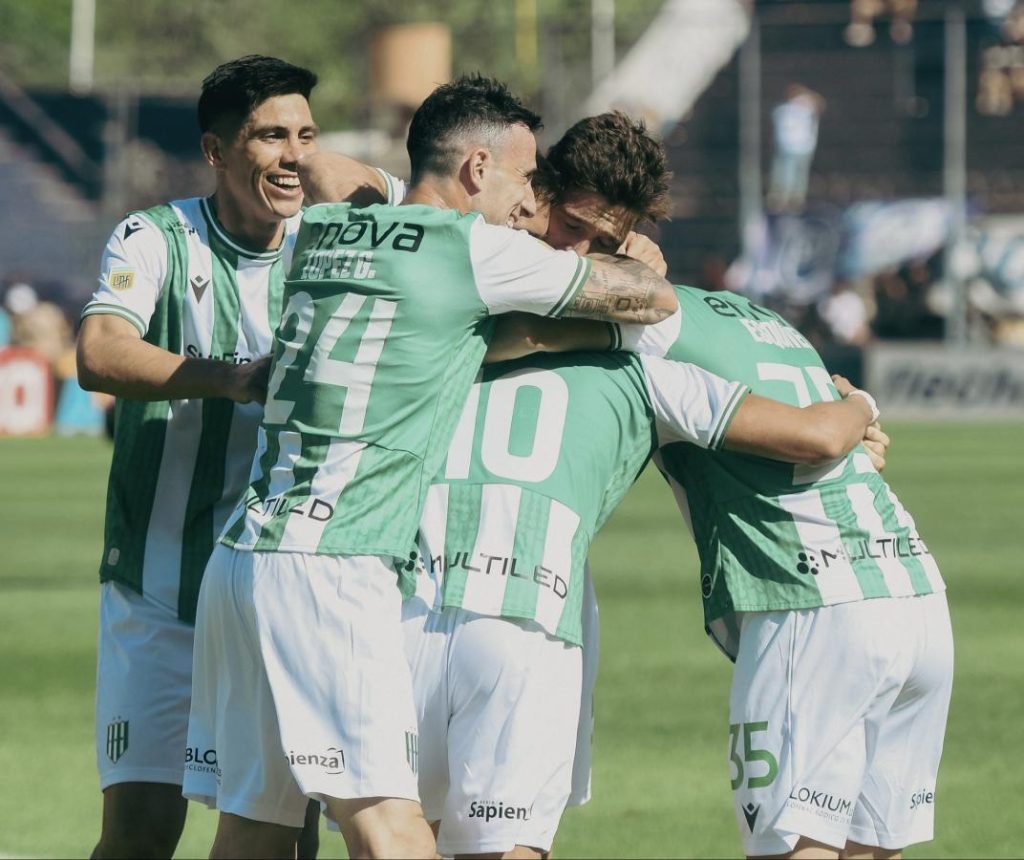 Banfield derrotó a Independiente Rivadavia y quedó a tiro de la zona de playoff