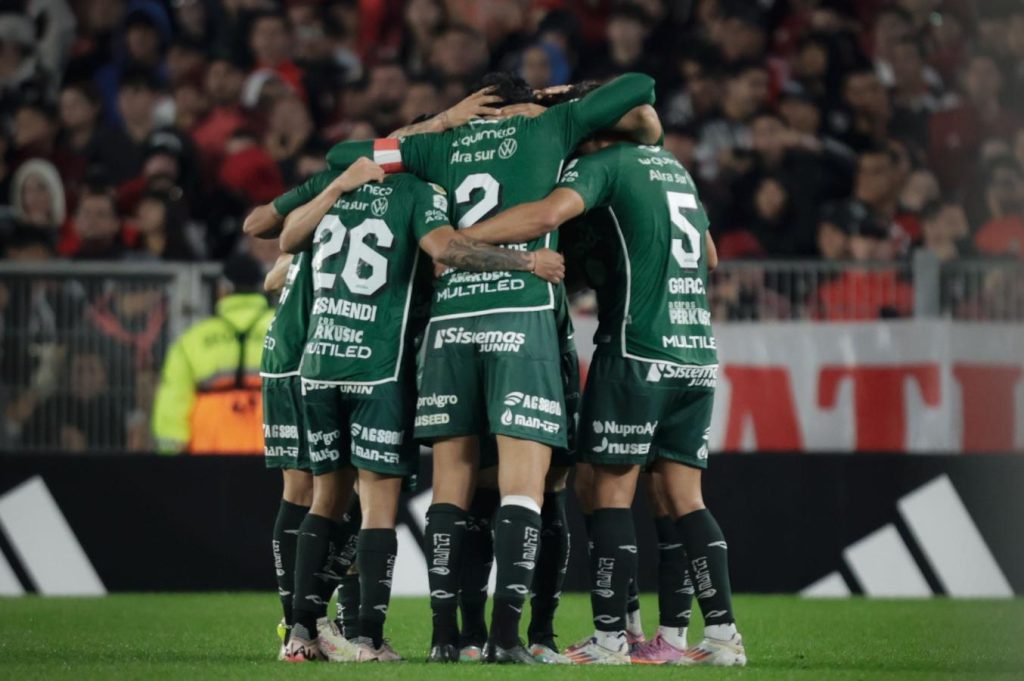 En un clima caliente, River perdió ante Sarmiento y sigue de capa caida
