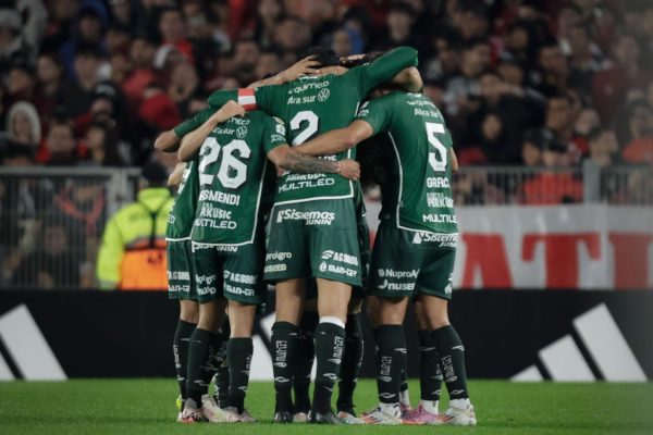 En un clima caliente, River perdió ante Sarmiento y sigue de capa caida