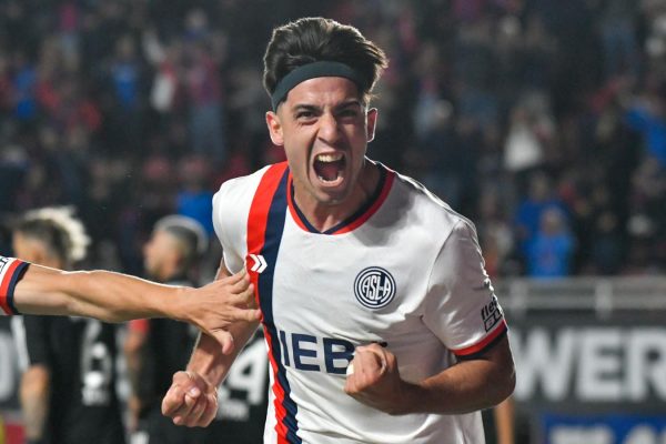 Con un golazo de Cuello, San Lorenzo derrotó a Riestra